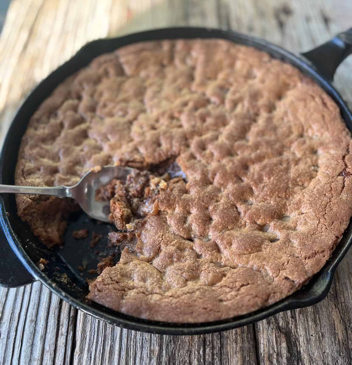 Easy 3-Ingredient Deep Dish Chocolate Chip Cookie With Caramel