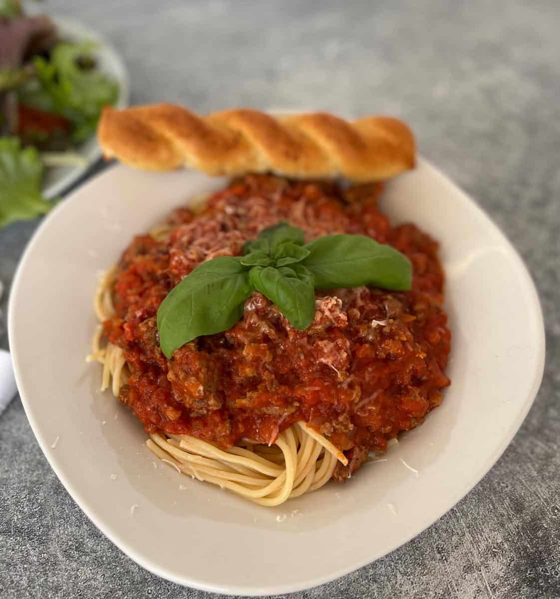 Easy Olive Garden Spaghetti Meat Sauce Recipe (Copycat)