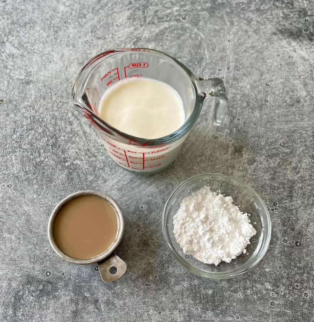 Ingredients for the homemade whipped cream.