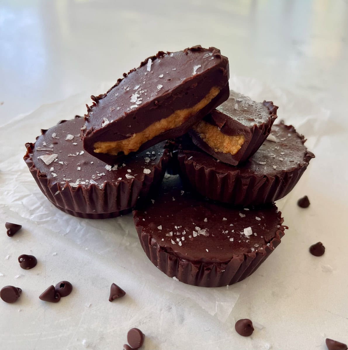 5-Ingredient Dark Chocolate Peanut Butter Cups