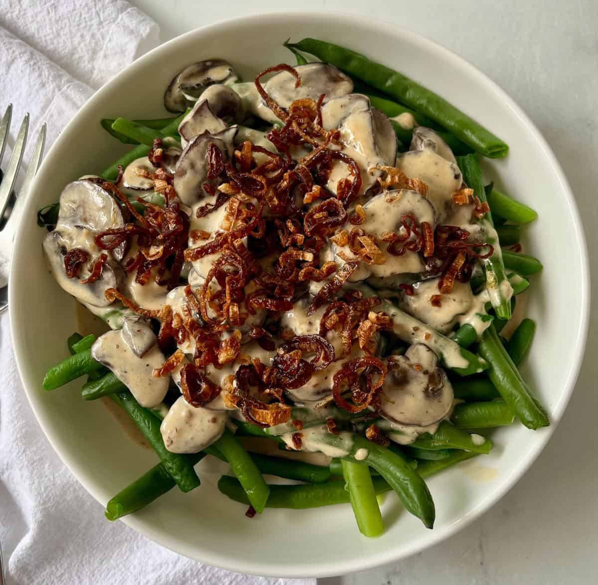 Green Beans And Sautéed Mushrooms With Cream Sauce