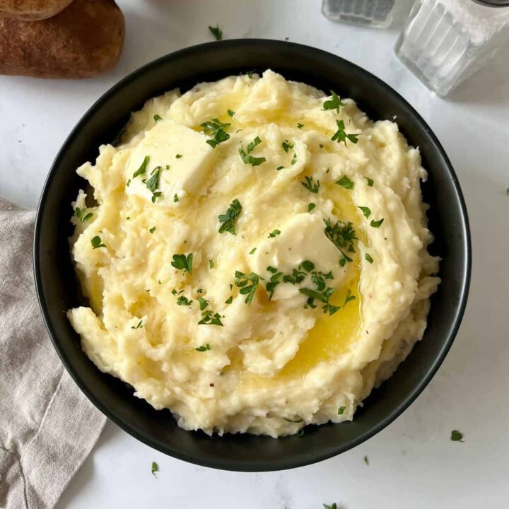 Mashed potatoes with parsley.
