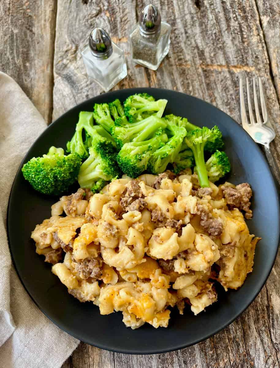 Baked Mac And Cheese With Ground Beef (Easy Recipe)