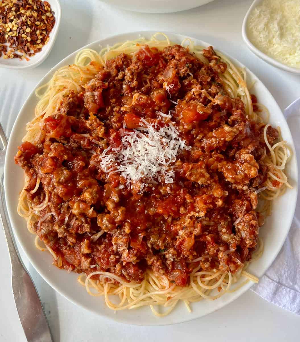 Easy Olive Garden Spaghetti Meat Sauce (Copycat)