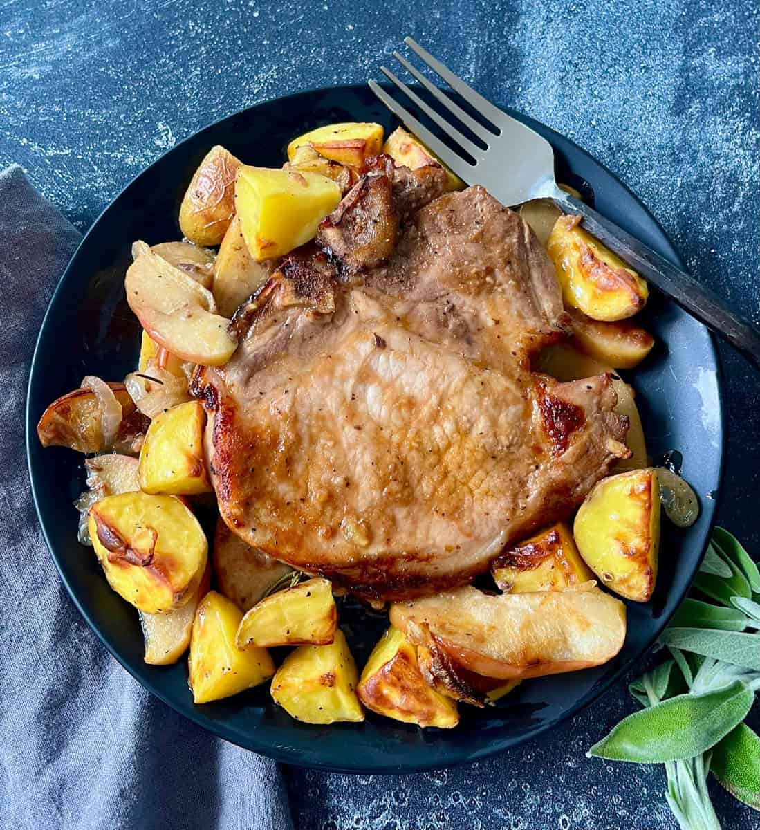 Easy Oven Baked Pork Chops With Potatoes And Apples